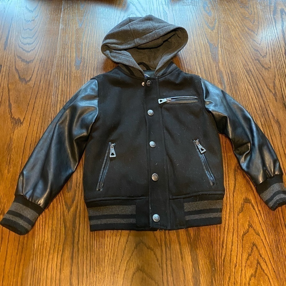 5/$20 Urban Republic black coat size xs